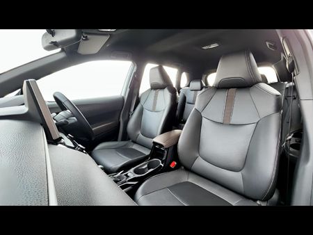 2025-Toyota-Corolla-Cross-18-XS-Hybrid_15