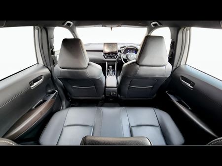 2025-Toyota-Corolla-Cross-18-XS-Hybrid_18