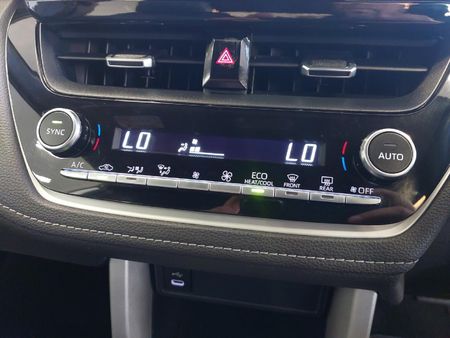 2025-Toyota-Corolla-Cross-18-XS-Hybrid_12