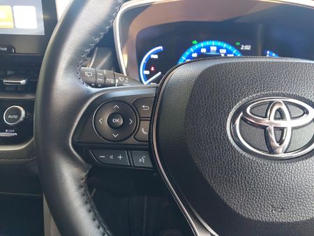 2025-Toyota-Corolla-Cross-18-XS-Hybrid_8
