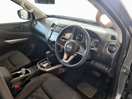 2026-Nissan-Navara-25DDTi-Stealth-Auto_10