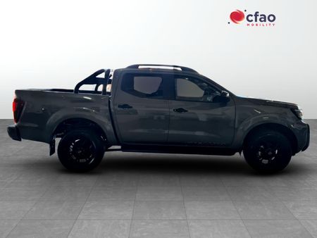 2026-Nissan-Navara-25DDTi-Stealth-Auto_2