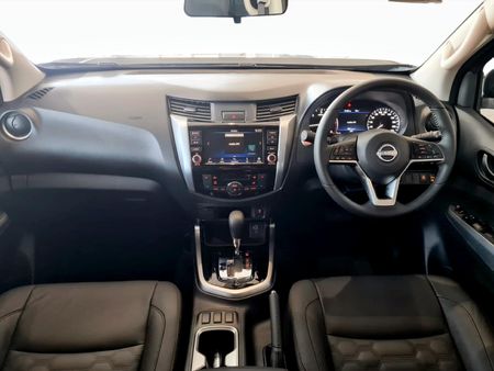 2026-Nissan-Navara-25DDTi-Stealth-Auto_10