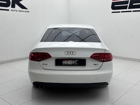 2010-Audi-A4-18-T-Attraction_3