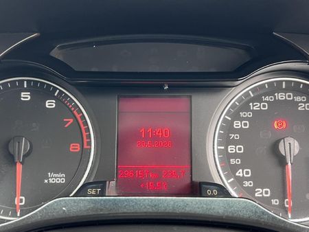 2010-Audi-A4-18-T-Attraction_7