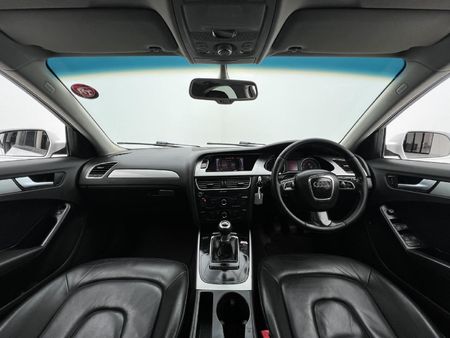 2010-Audi-A4-18-T-Attraction_8