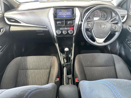 2018-Toyota-Yaris-15-XS-5-dr_9