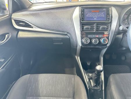 2018-Toyota-Yaris-15-XS-5-dr_10