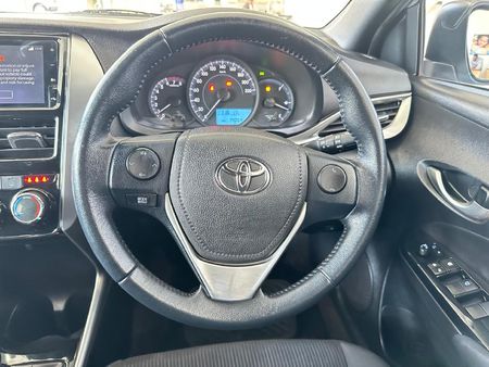 2018-Toyota-Yaris-15-XS-5-dr_11
