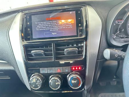 2018-Toyota-Yaris-15-XS-5-dr_16