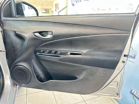 2018-Toyota-Yaris-15-XS-5-dr_19