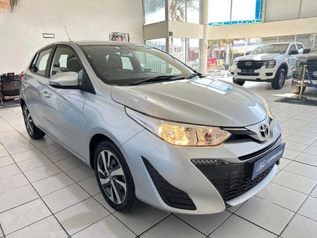 2018-Toyota-Yaris-15-XS-5-dr_2