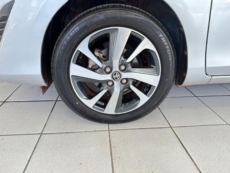 2018-Toyota-Yaris-15-XS-5-dr_8