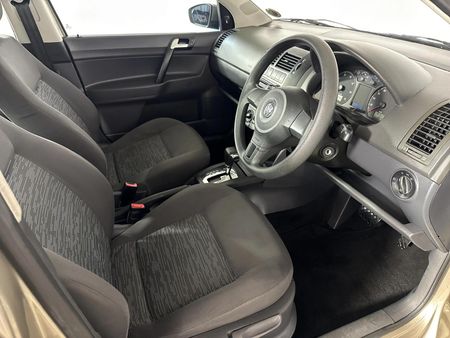 2015-Volkswagen-Polo-Vivo-GP-14-Trendline-Auto-5-dr_9