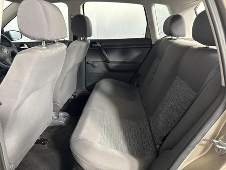 2015-Volkswagen-Polo-Vivo-GP-14-Trendline-Auto-5-dr_3