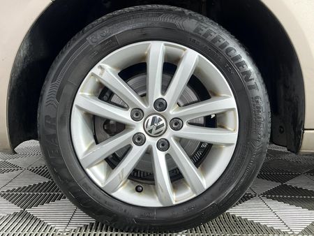 2015-Volkswagen-Polo-Vivo-GP-14-Trendline-Auto-5-dr_4