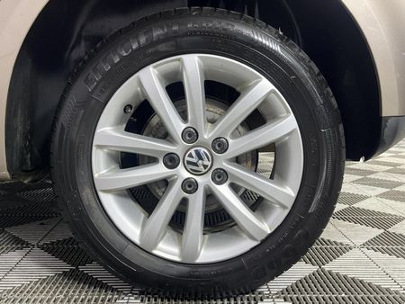 2015-Volkswagen-Polo-Vivo-GP-14-Trendline-Auto-5-dr_6