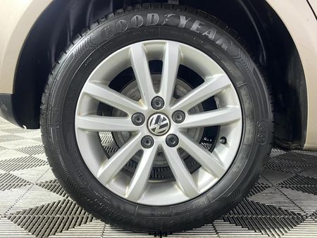 2015-Volkswagen-Polo-Vivo-GP-14-Trendline-Auto-5-dr_7