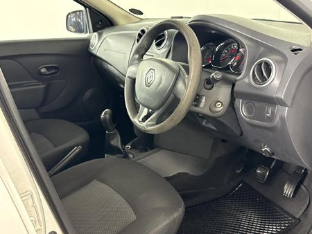 2016-Renault-Sandero-900T-Expression_9