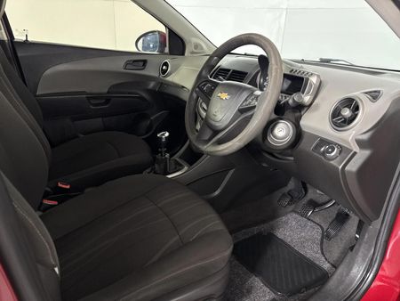 2013-Chevrolet-Sonic-14-LS_9