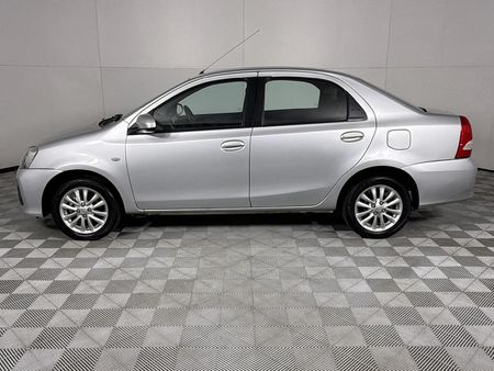 2018-Toyota-Etios-15-XS_17