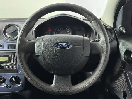 2015-Ford-Figo-14-TDCi-Ambiente_11