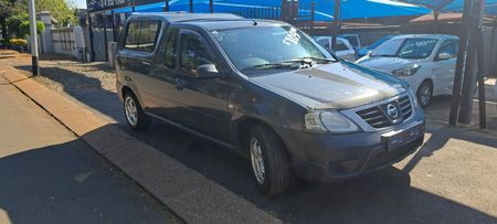 2012-Nissan-NP200-16_0