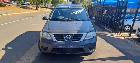 2012-Nissan-NP200-16_1