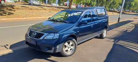 2012-Nissan-NP200-16_2