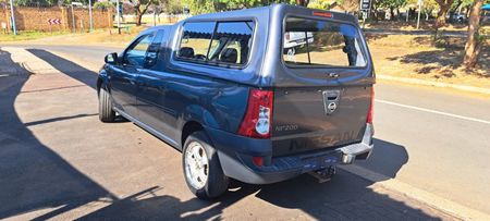 2012-Nissan-NP200-16_4