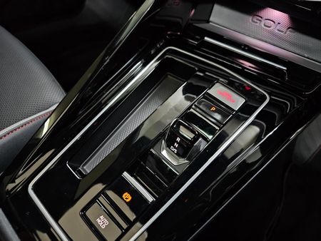 2026-Volkswagen-Golf-8-GTI-20-TSI-DSG_11