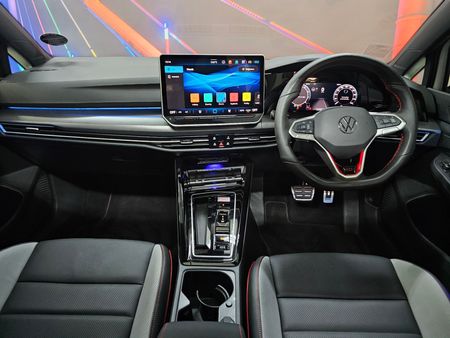 2026-Volkswagen-Golf-8-GTI-20-TSI-DSG_13
