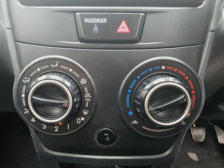 2016-Toyota-Avanza-15-SX_17