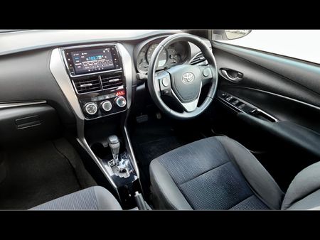 2019-Toyota-Yaris-15-XS-Auto-5-dr_24
