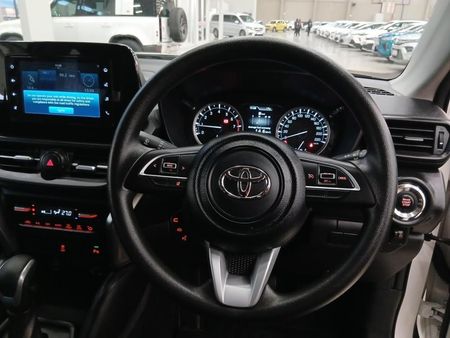 2025-Toyota-Urban-Cruiser-15-XR-Auto_17
