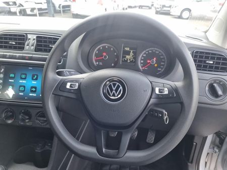 2025-Volkswagen-Polo-Vivo-14_17