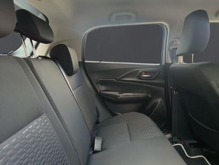 2025-Suzuki-Swift-12-GL_10