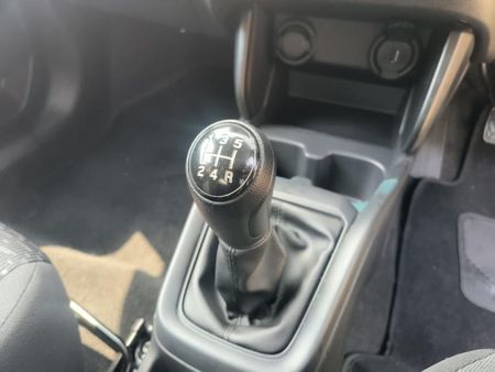 2025-Suzuki-Swift-12-GL_16