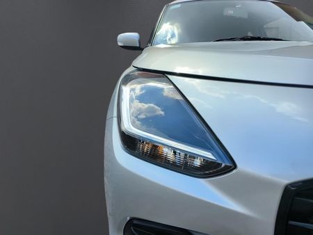 2025-Suzuki-Swift-12-GL_17