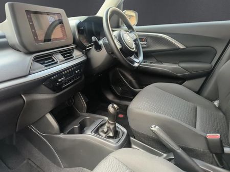 2025-Suzuki-Swift-12-GL_12