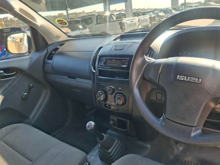 2024-Isuzu-D-Max-250C-Fleetside-Single-Cab_13