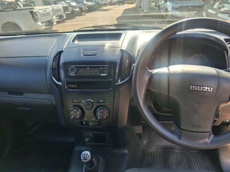 2024-Isuzu-D-Max-250C-Fleetside-Single-Cab_14