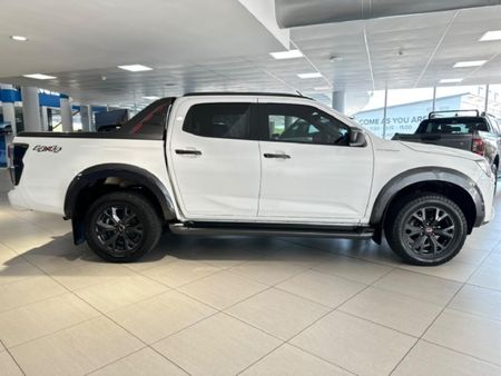 2023-Isuzu-D-Max-30-DDI-V-Cross-HR-4x4-Auto-Double-Cab_2