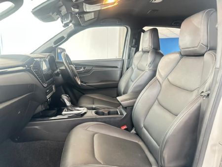 2023-Isuzu-D-Max-30-DDI-V-Cross-HR-4x4-Auto-Double-Cab_4