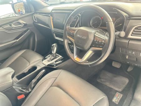 2023-Isuzu-D-Max-30-DDI-V-Cross-HR-4x4-Auto-Double-Cab_5