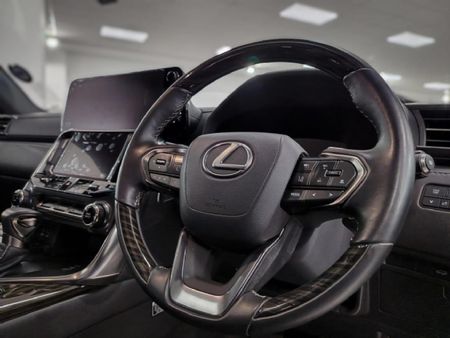 2025-Lexus-LX-600-VIP_11