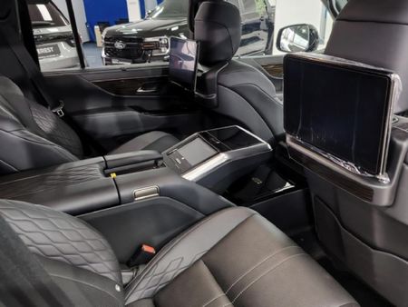 2025-Lexus-LX-600-VIP_1