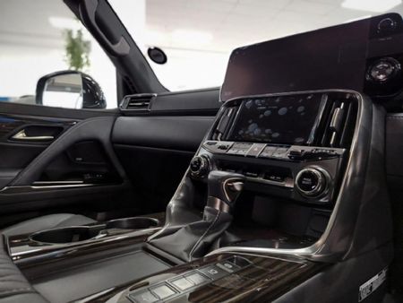 2025-Lexus-LX-600-VIP_6