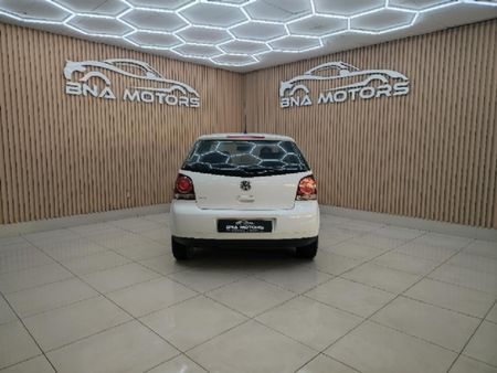 2016-Volkswagen-Polo-Vivo-GP-14-Conceptline-5-dr_5