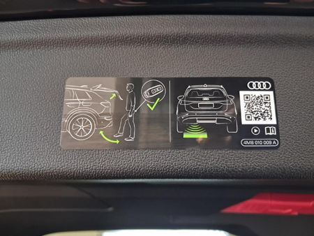2025-Audi-RS3-Sportback-Quattro-Stronic-Carbon-Edition_9